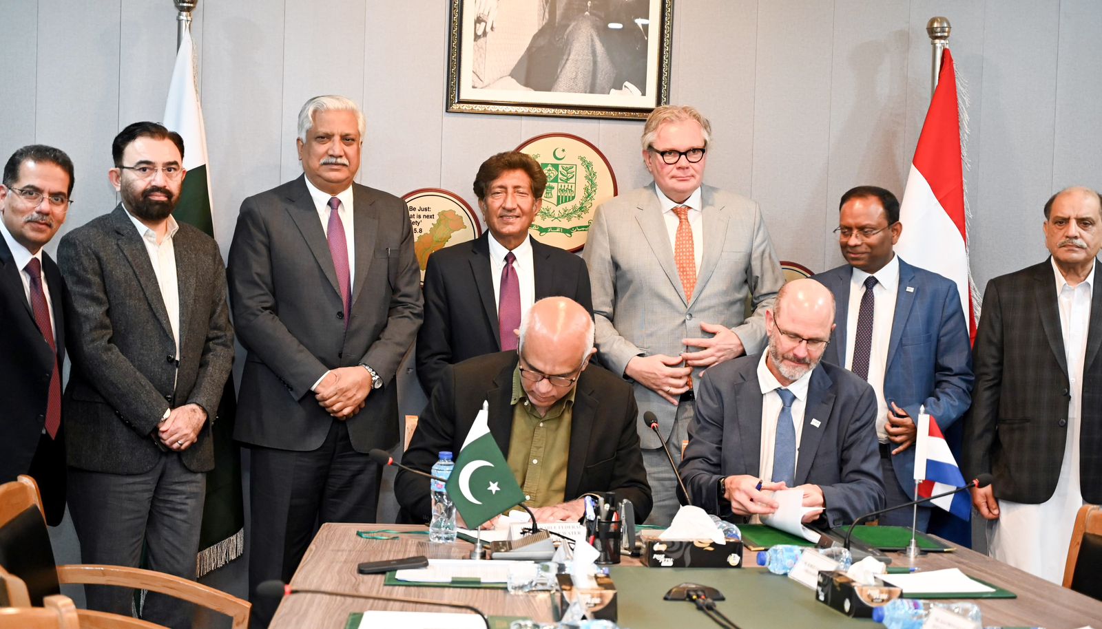 Islamabad, 16 February 2026: Ministry of Water Resources and IHE Delft delegation sign MoU to strengthen Pakistan–Netherlands water cooperation, witnessed by Federal Minister for Water Resources Mian Muhammad Mueen Wattoo and Ambassador H.E. Mr. Robert-Jan Siegert.